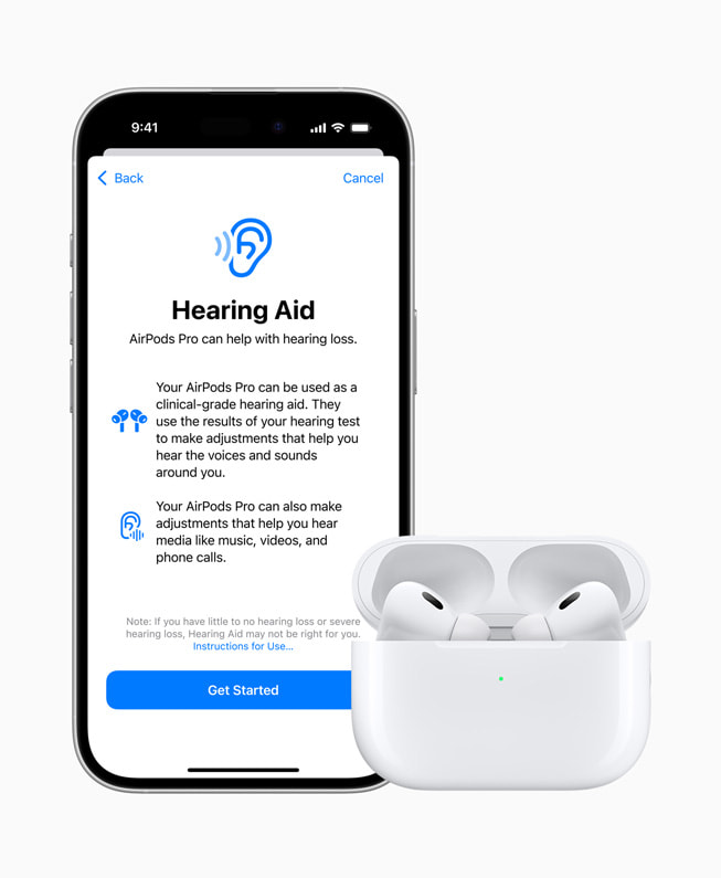 De feature Gehoorapparaat op een iPhone 16 Pro, met ernaast een AirPods Pro.