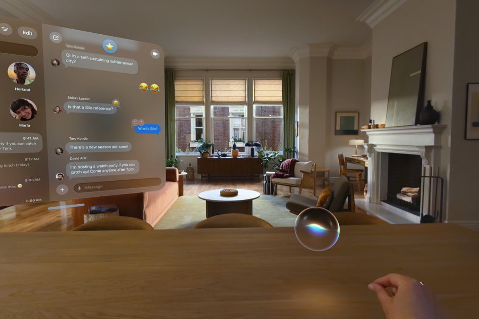 منظور أحد مستخدمي Apple Vision Pro يُظهر تصوراً ثلاثي الأبعاد يمكنه استخدامه لاستدعاء Siri.