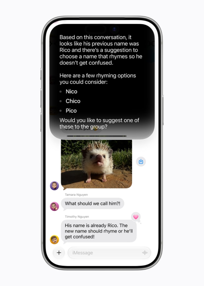 Un iPhone 17 Pro affiche un écran Siri AI présentant une réponse suggérée sur une conversation dans Messages.