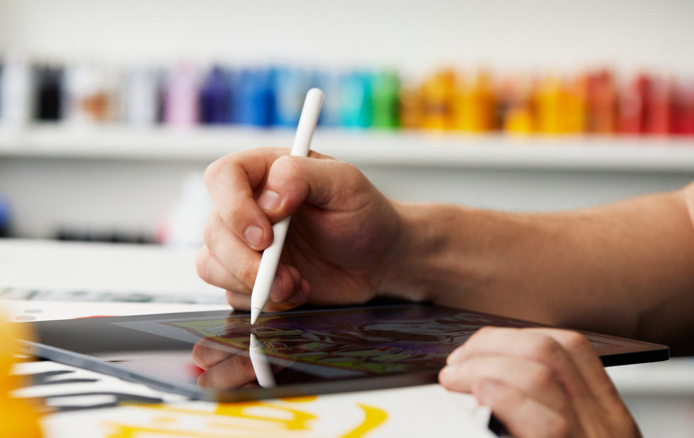 Eric “Efdot” Friedensohn drawing with Apple Pencil on iPad Pro.