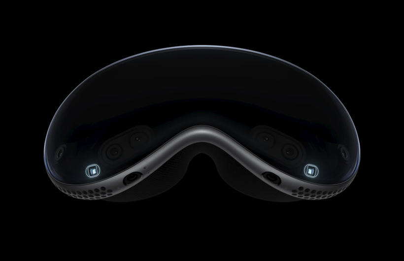 赤外線フラッドイルミネータに焦点を当てたApple Vision Proの内部の分解図