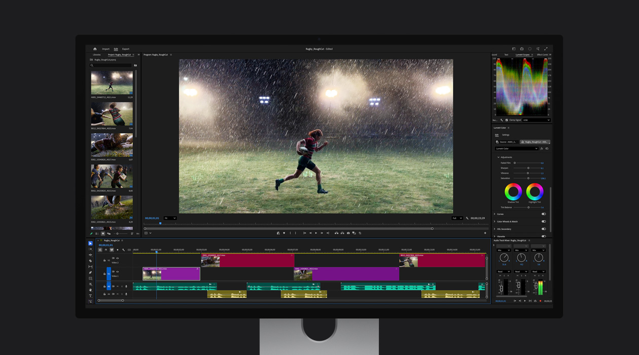 I en Adobe Premiere Pro-fil vises en rugbyspiller som løper over en bane i regnet